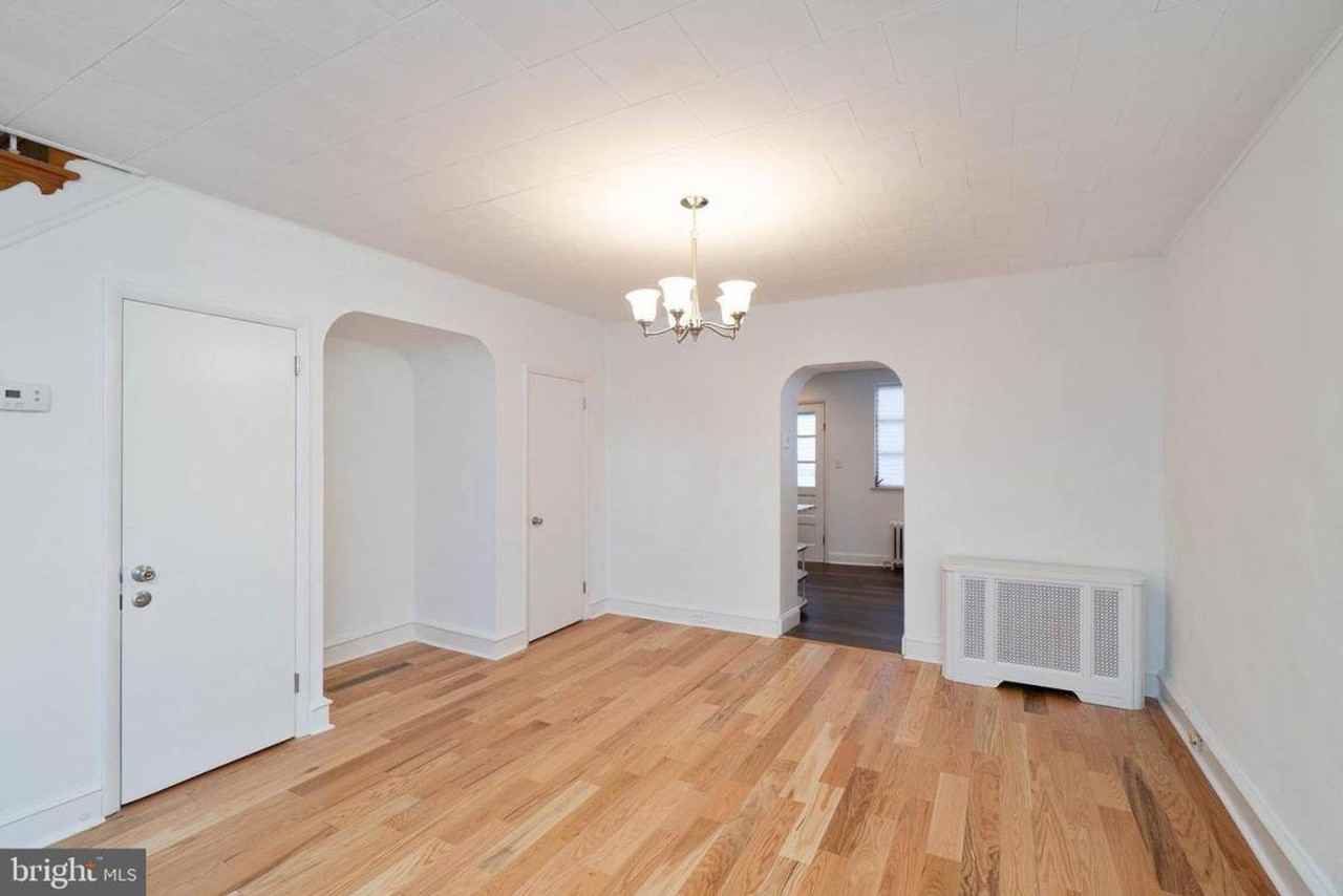 2836 Snyder Ave - Photo 6 of 24