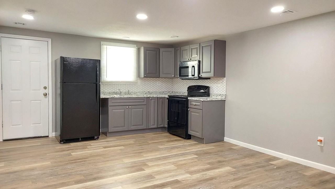 510 E Washington St - Photo 2 of 15