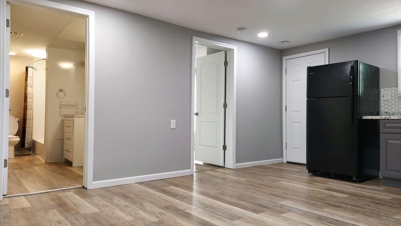 510 E Washington St - Photo 4 of 15