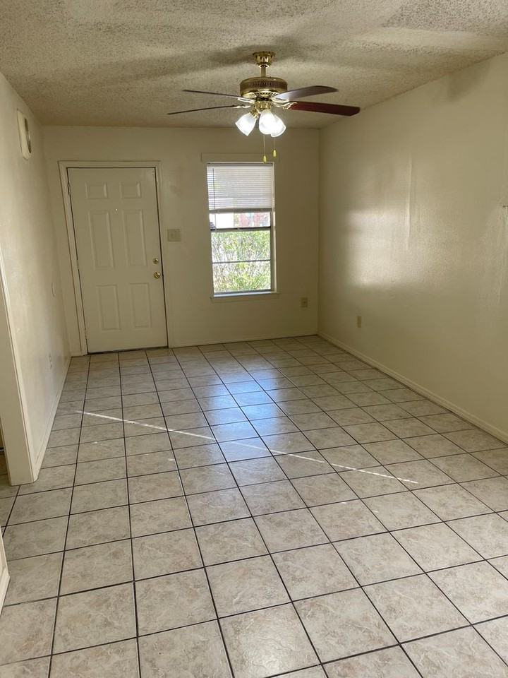 2336 Elm Park Dr - Photo 2 of 23