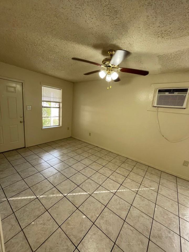 2336 Elm Park Dr - Photo 3 of 23