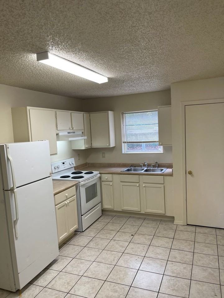 2336 Elm Park Dr - Photo 4 of 23