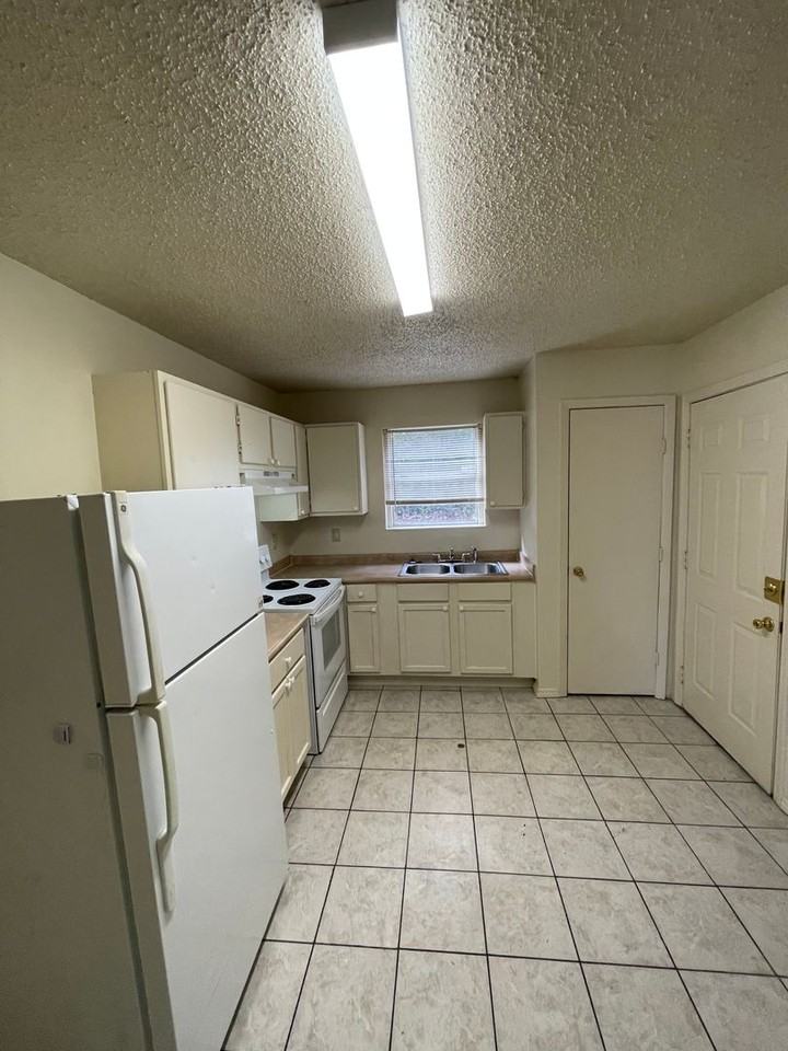 2336 Elm Park Dr - Photo 6 of 23