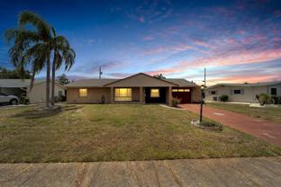 832 Oakmont Ave - Photo 1 of 1