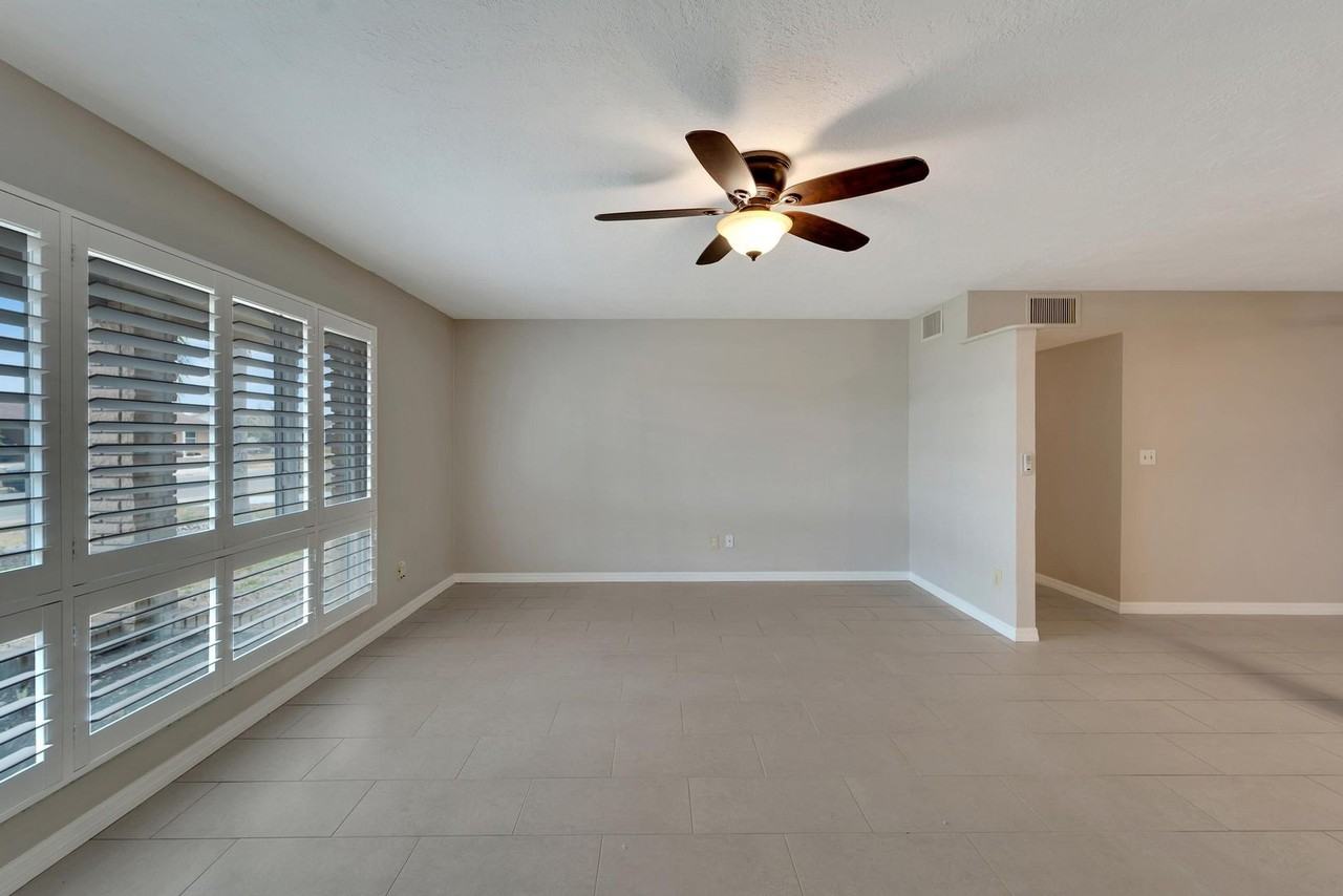832 Oakmont Ave - Photo 4 of 25