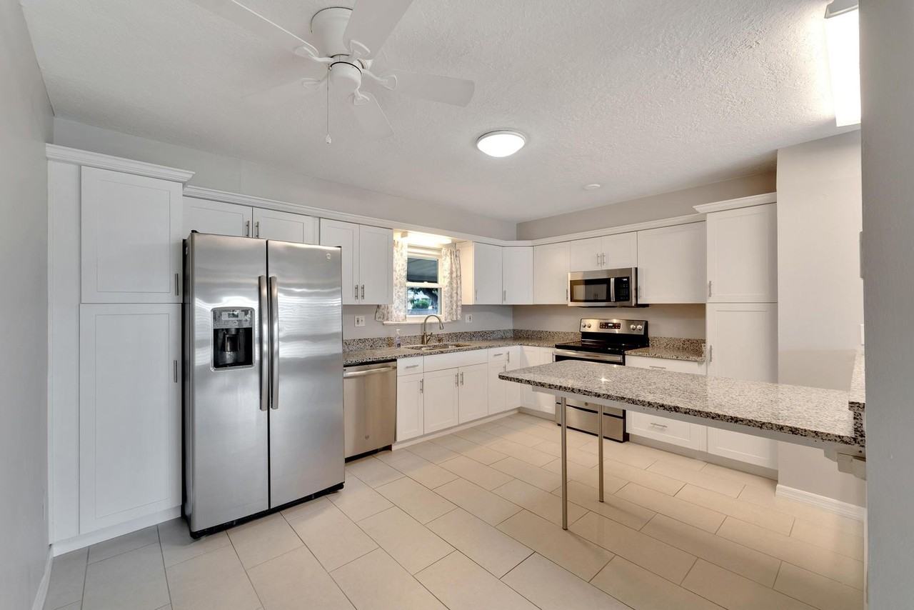 832 Oakmont Ave - Photo 6 of 25