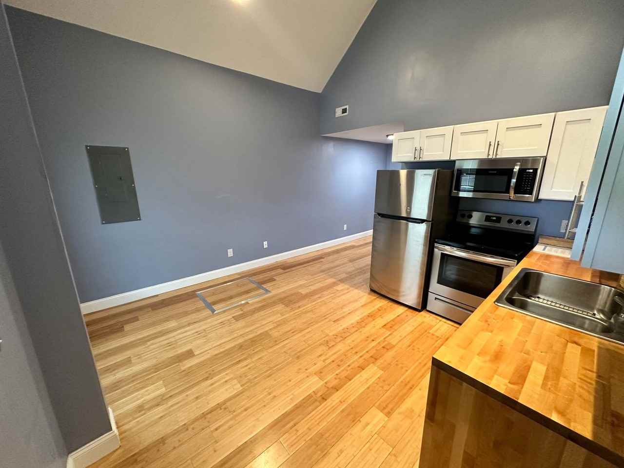 419 E Fifth St - Photo 3 of 16