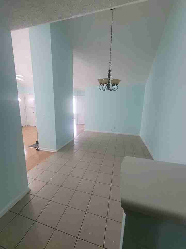 631 Varsity Dr - Photo 6 of 11