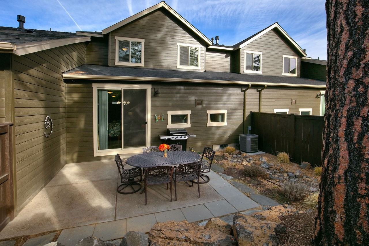 60487 Hedgewood Ln - Photo 2 of 21