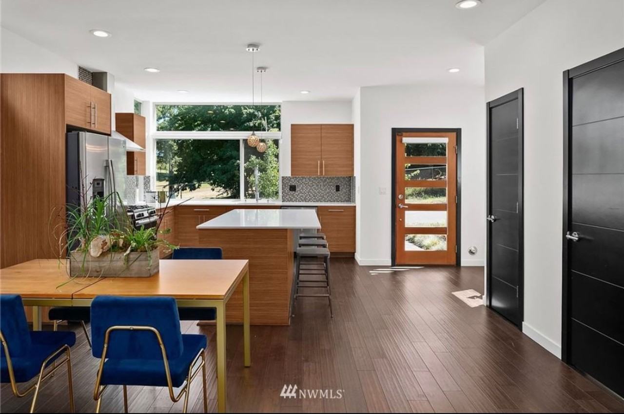 2838 Sw Genesee St #B - Photo 2 of 24