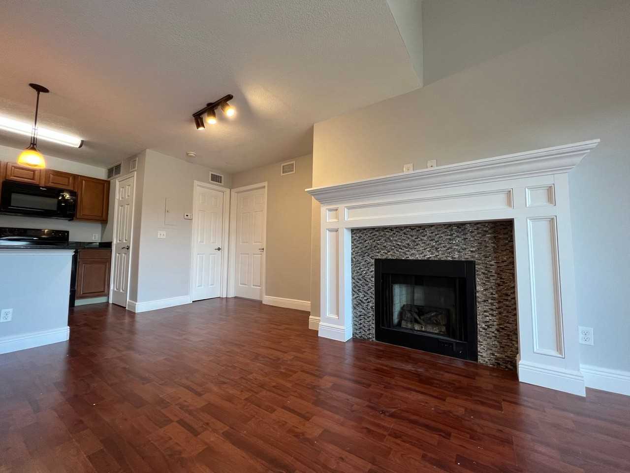364 Northpointe Ct #303 - Photo 3 of 29