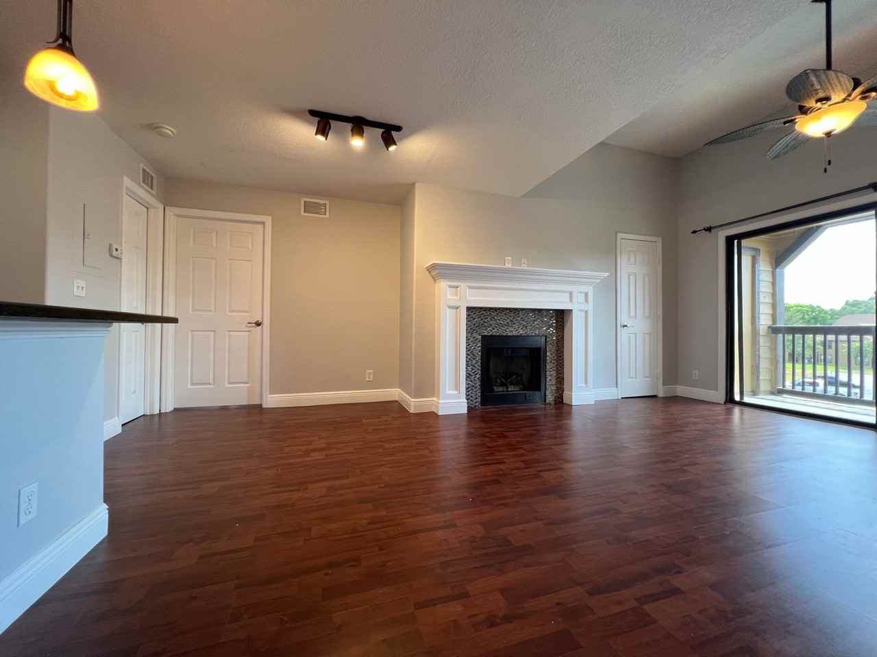 364 Northpointe Ct #303 - Photo 4 of 29