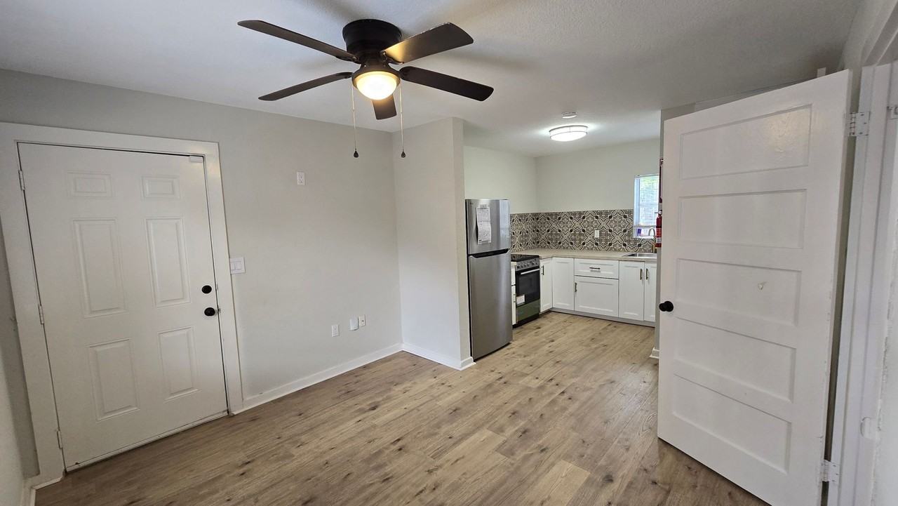 212 Placid - Photo 3 of 20