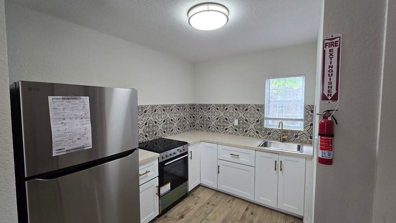 212 Placid - Photo 5 of 20