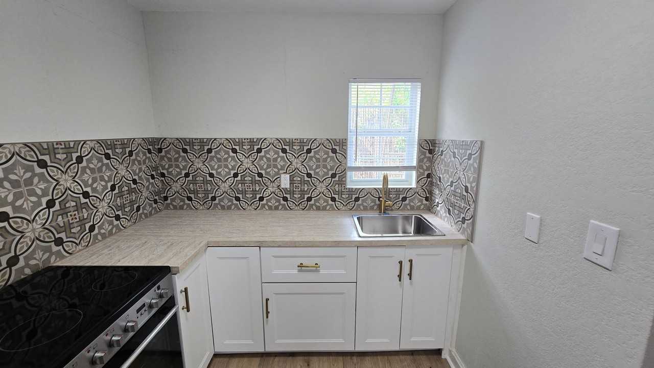 212 Placid - Photo 6 of 20