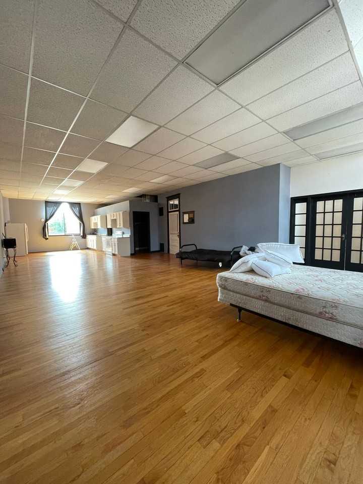 608 1/2 Commercial St - Photo 2 of 11