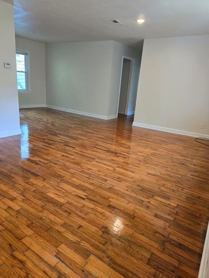 302 Alexander Ave - Photo 2 of 17