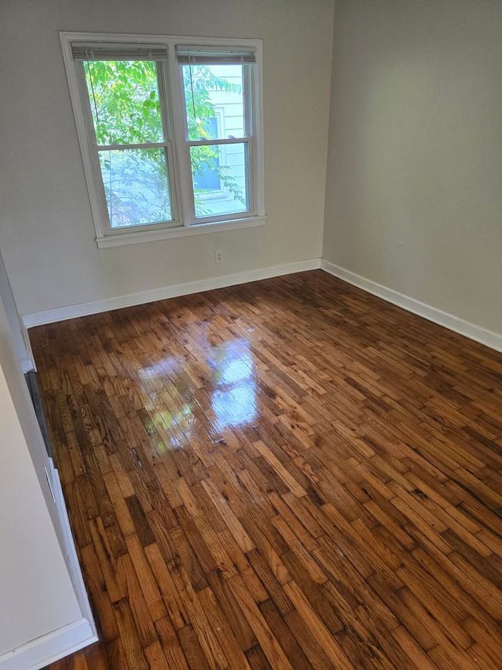 302 Alexander Ave - Photo 3 of 17