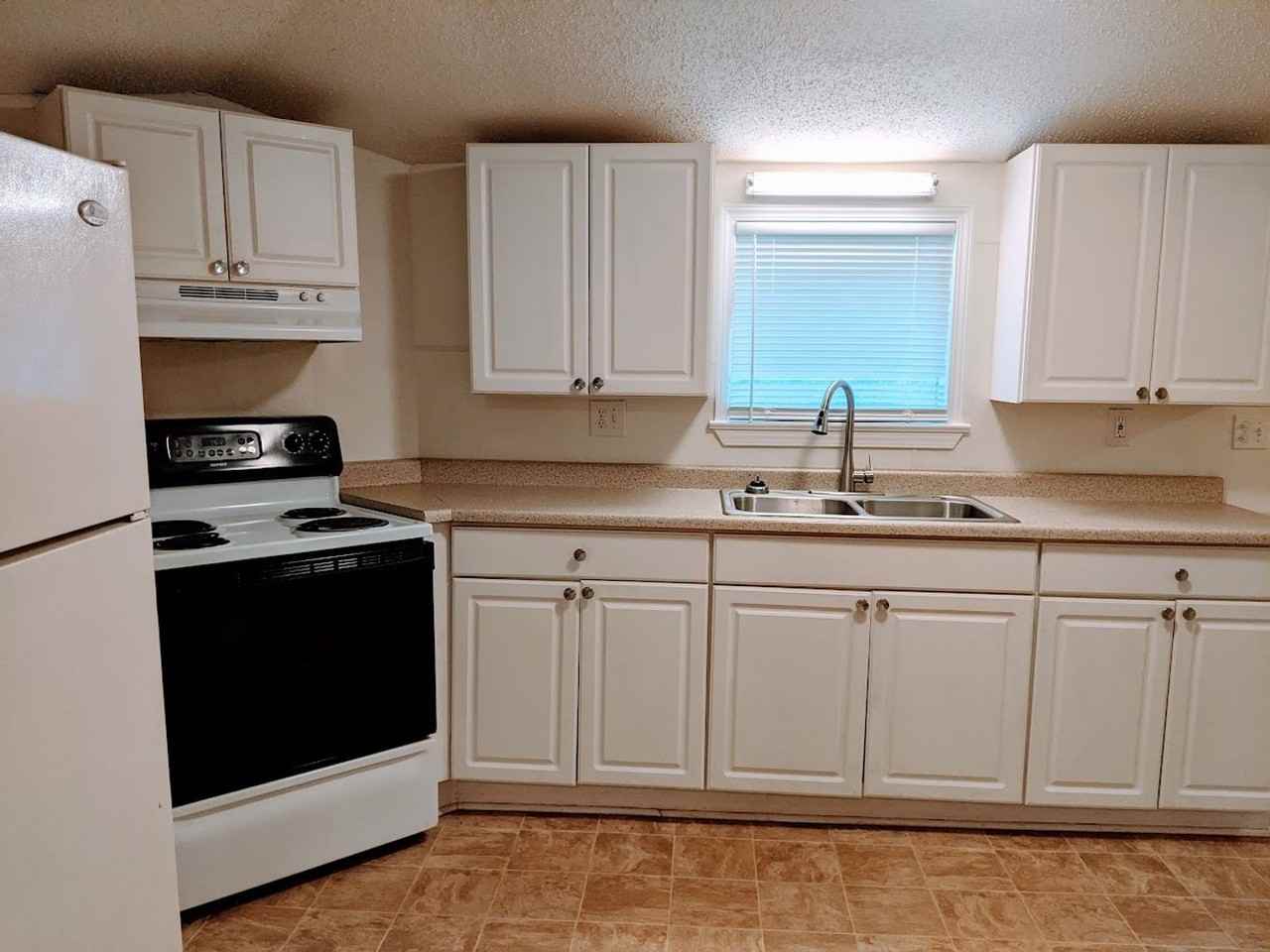 15 Black St - Photo 3 of 10