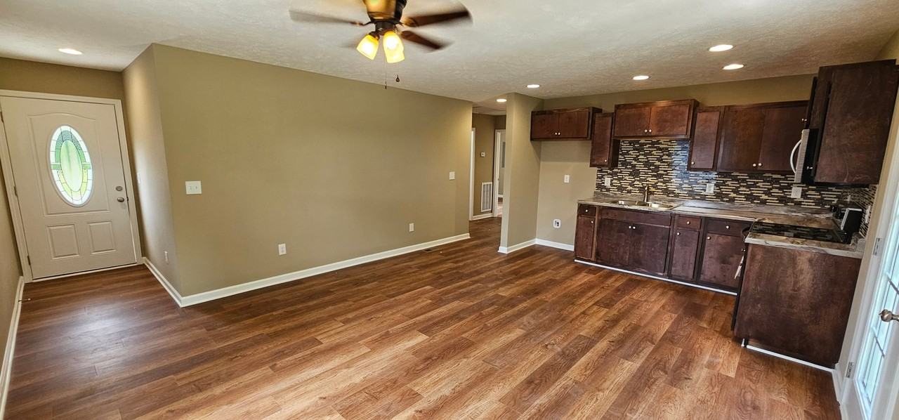 300 Weaver St - Photo 3 of 17