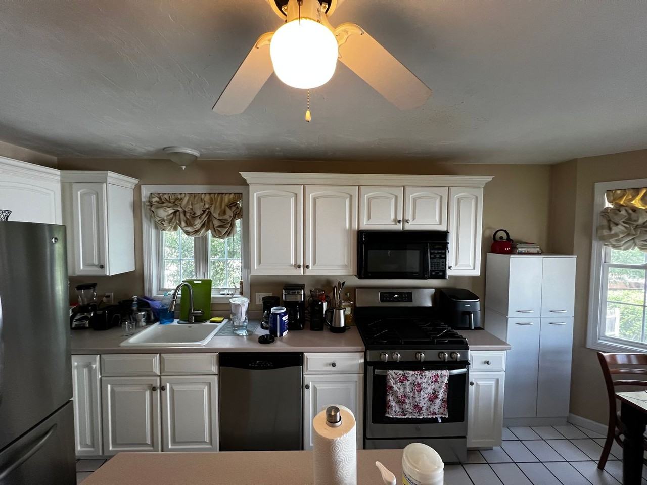 5B Victoria Gdn - Photo 3 of 15