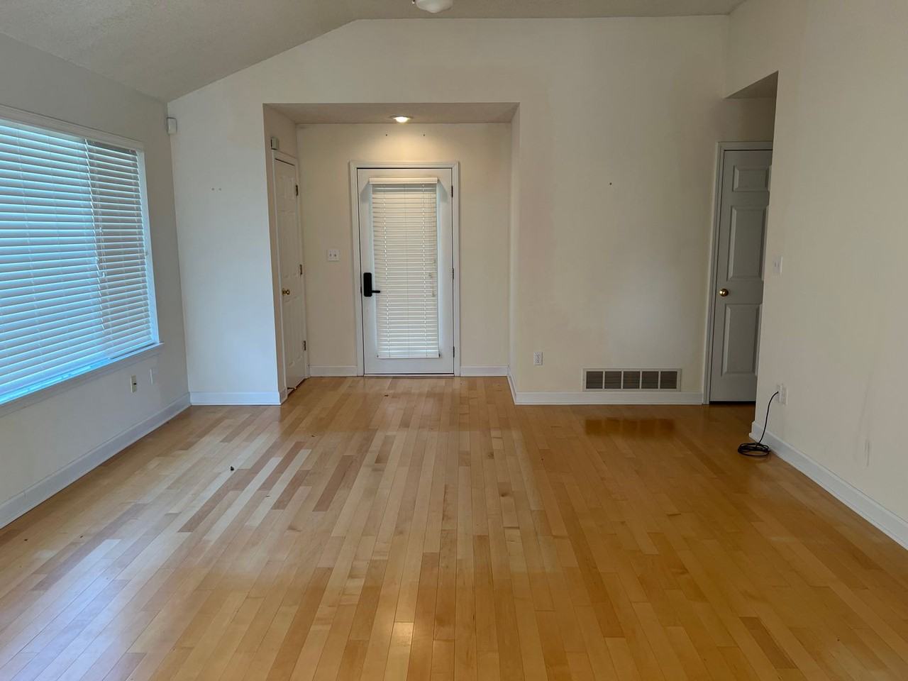 609 Heidman Rd - Photo 5 of 17