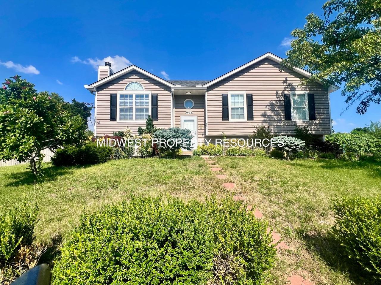 902 902 SE Sunnyside Rd - Photo 2 of 17
