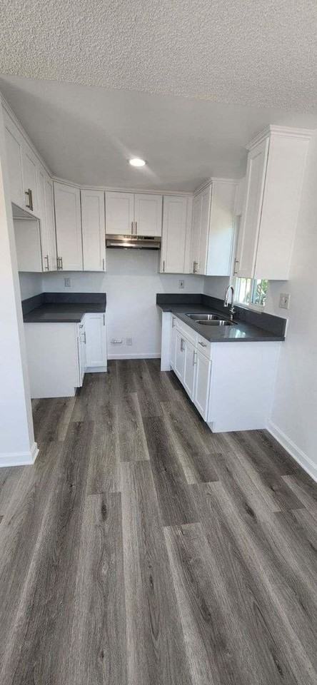 2200 S Palm Grove Ave - Photo 2 of 20