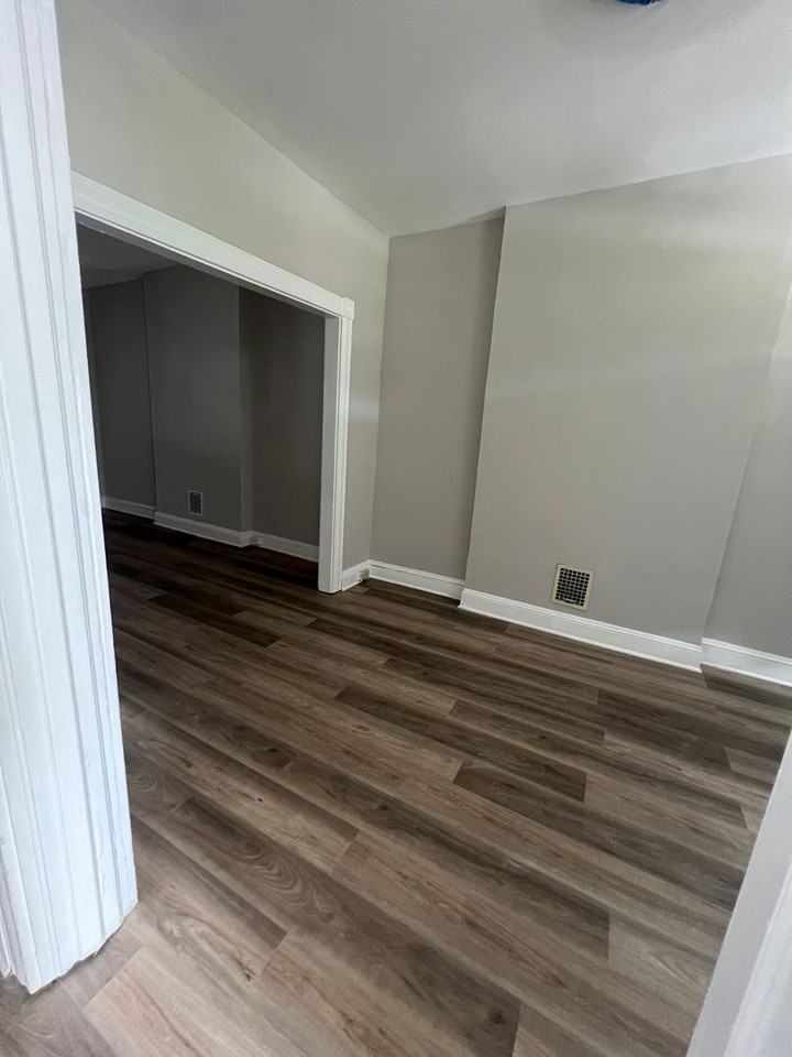 123 S Loudon Ave - Photo 2 of 13