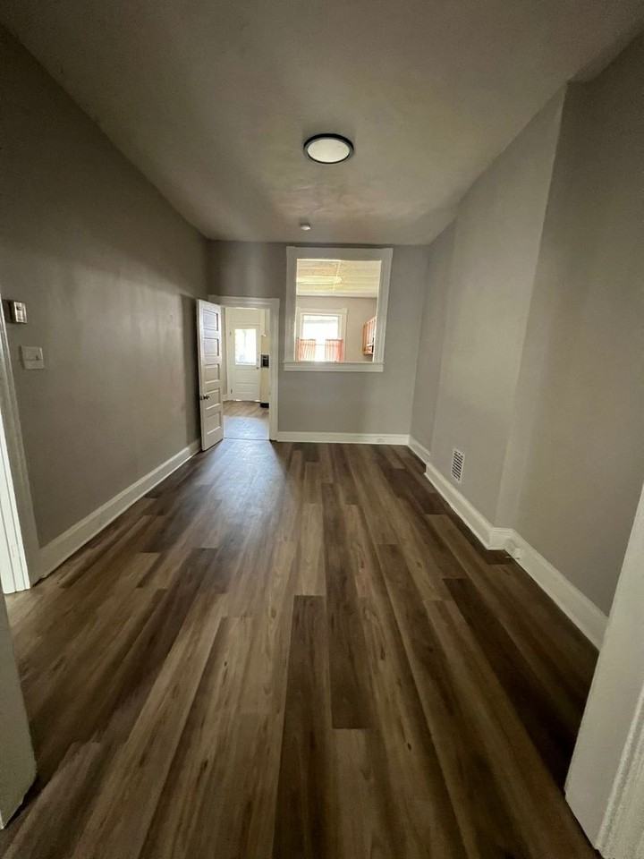123 S Loudon Ave - Photo 3 of 13
