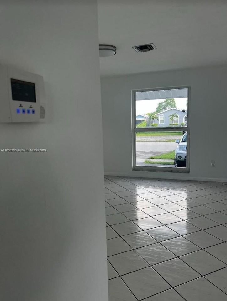 12621 Sw 264th St - Photo 2 of 11