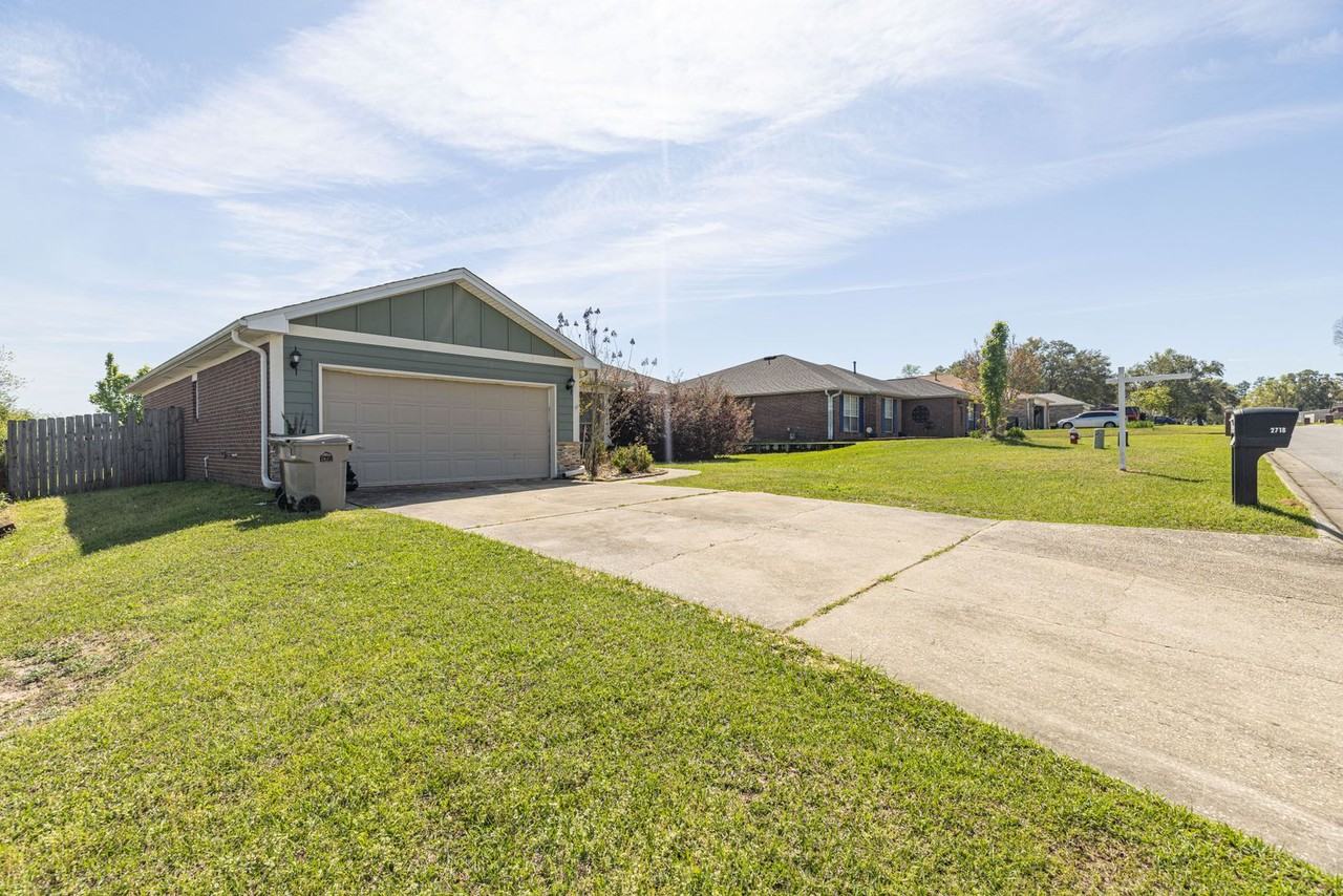 2718 Blackwood Dr - Photo 3 of 44