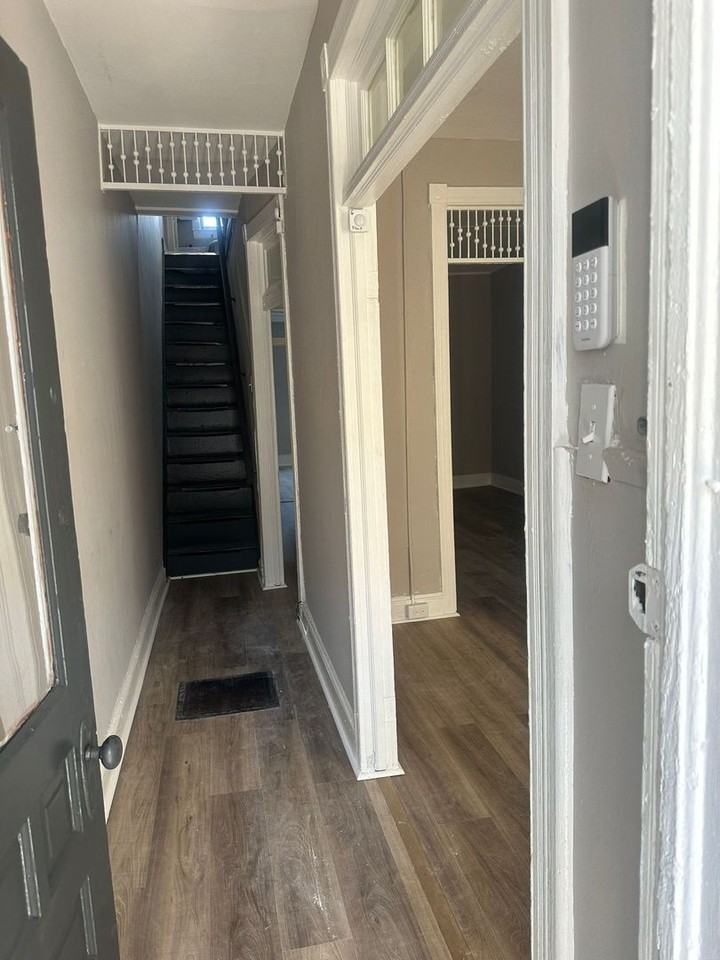 2530 W Fayette St - Photo 2 of 10
