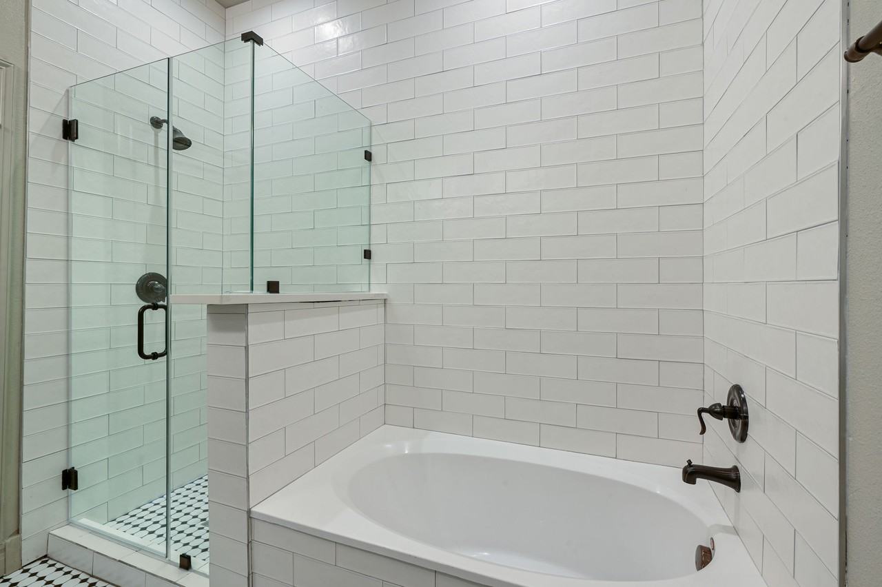 Domain Memorial - Photo 4 of 47