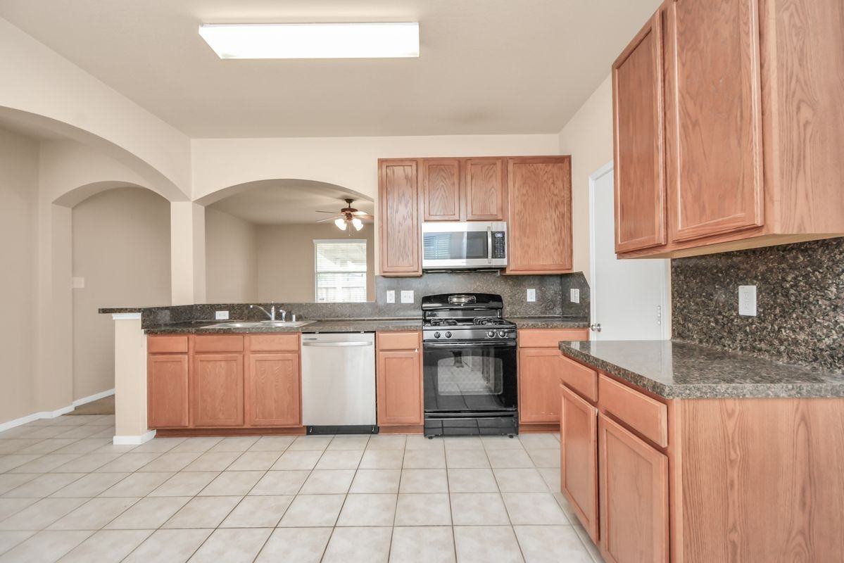 4047 Mossy Spring Ln - Photo 5 of 16