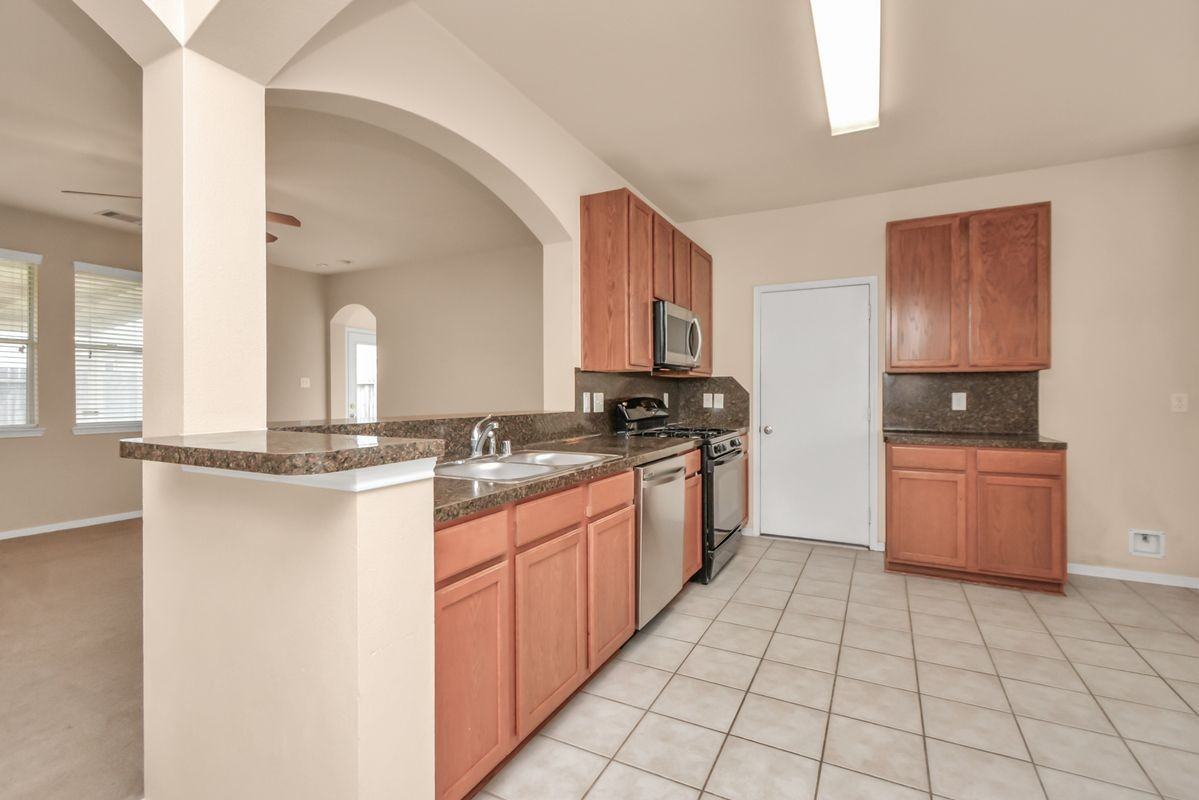 4047 Mossy Spring Ln - Photo 6 of 16