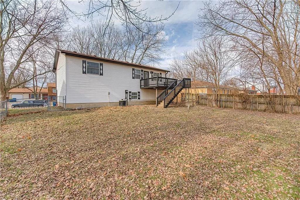 3037 Acoma Dr - Photo 2 of 12