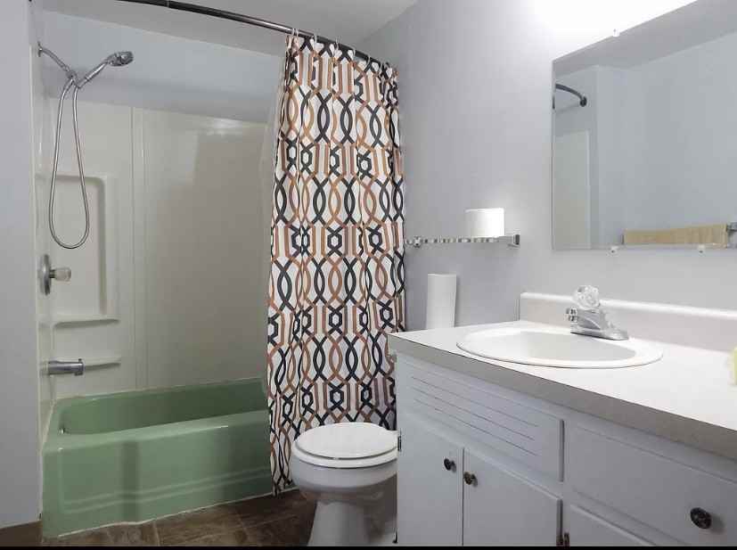 1707 Maplewood Ave - Photo 2 of 5