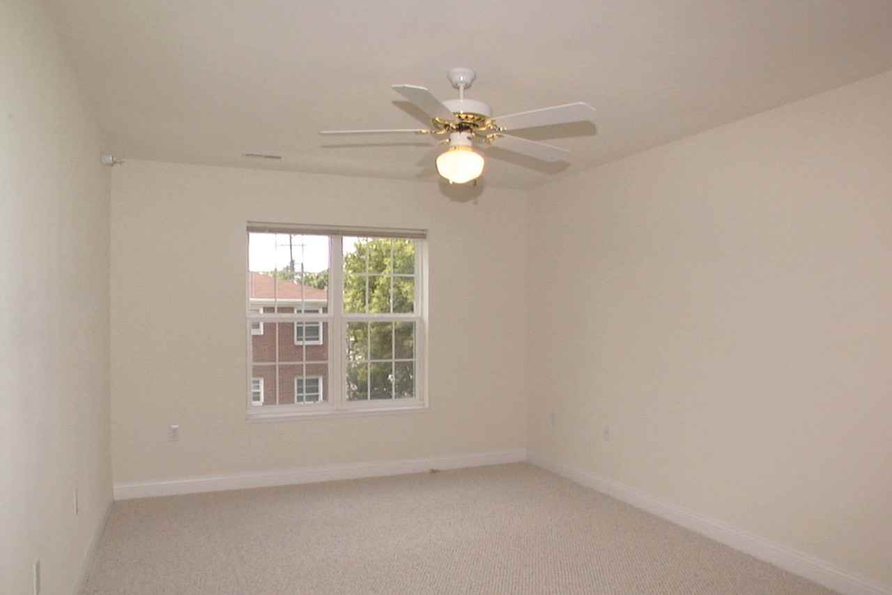 Victory Court - Photo 4 of 37