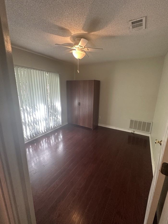 5017 Cassia Dr - Photo 3 of 23