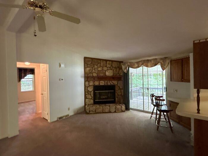 2039 Vista Rd - Photo 3 of 17