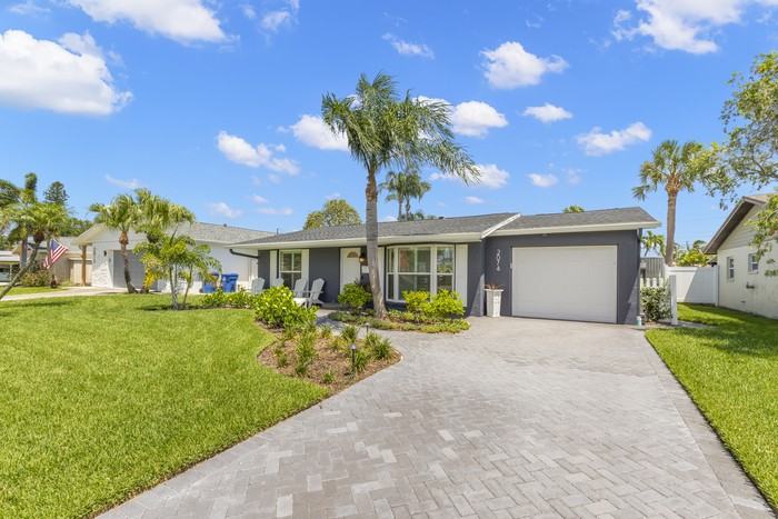 2074 Bayou Grande Blvd Ne - Photo 2 of 28