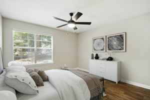 featured image of 900 Meadow Glen Pkwy