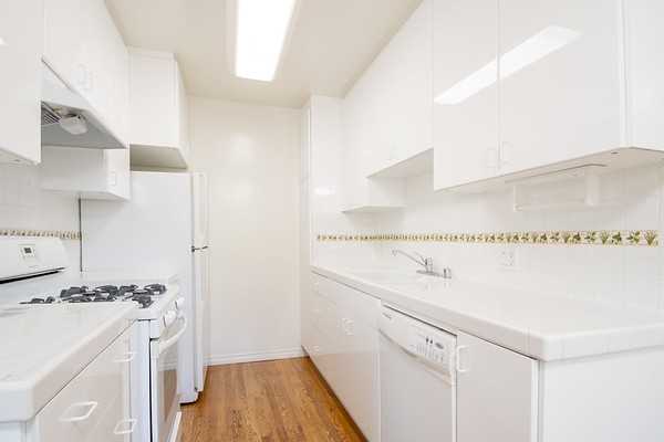 1717 Purdue Ave #6 - Photo 4 of 13