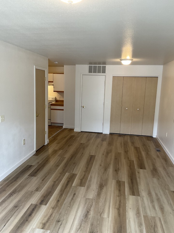 3311 N Lakeharbor Ln #105 - Photo 3 of 11