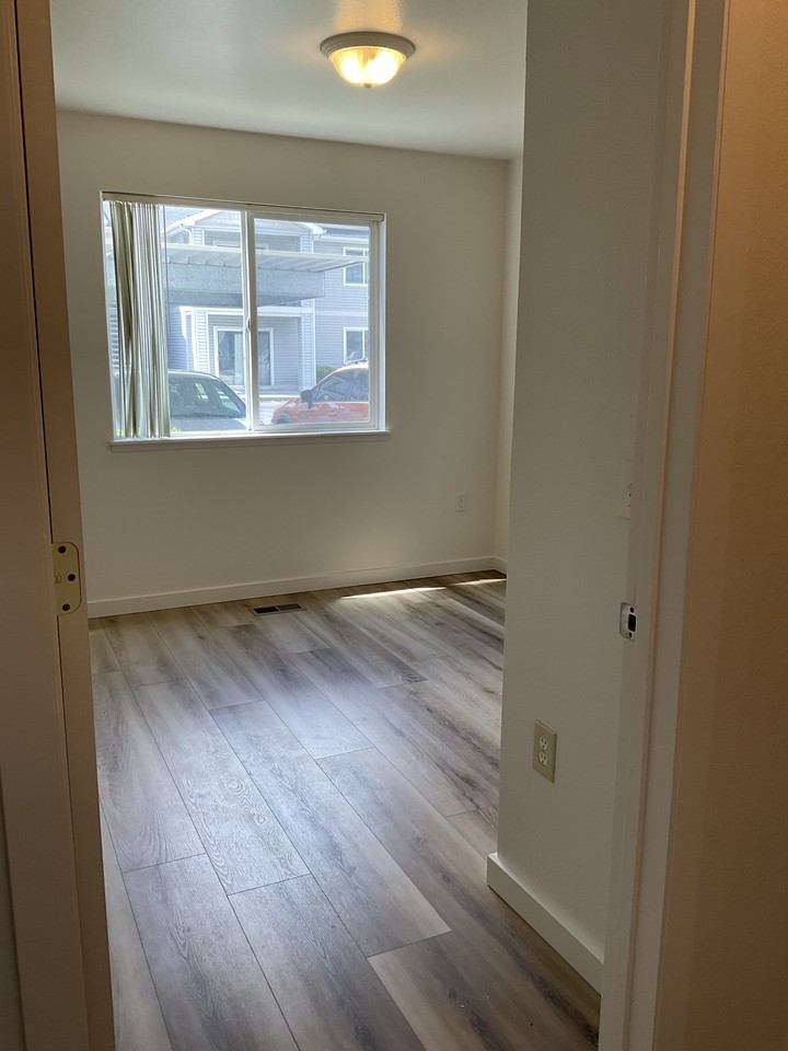 3311 N Lakeharbor Ln #105 - Photo 5 of 11