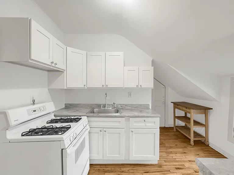 3610 Queen Ave N #2 - Photo 5 of 6