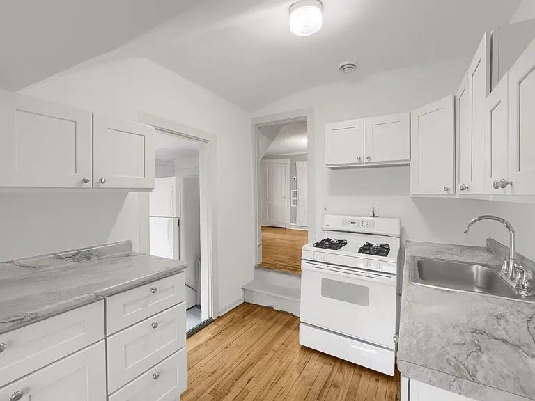 3610 Queen Ave N #2 - Photo 6 of 6