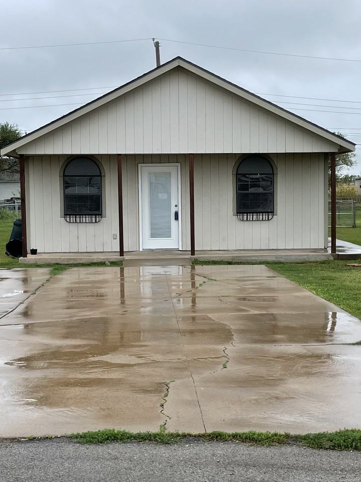 110 2nd St #NA - Photo 2 of 8