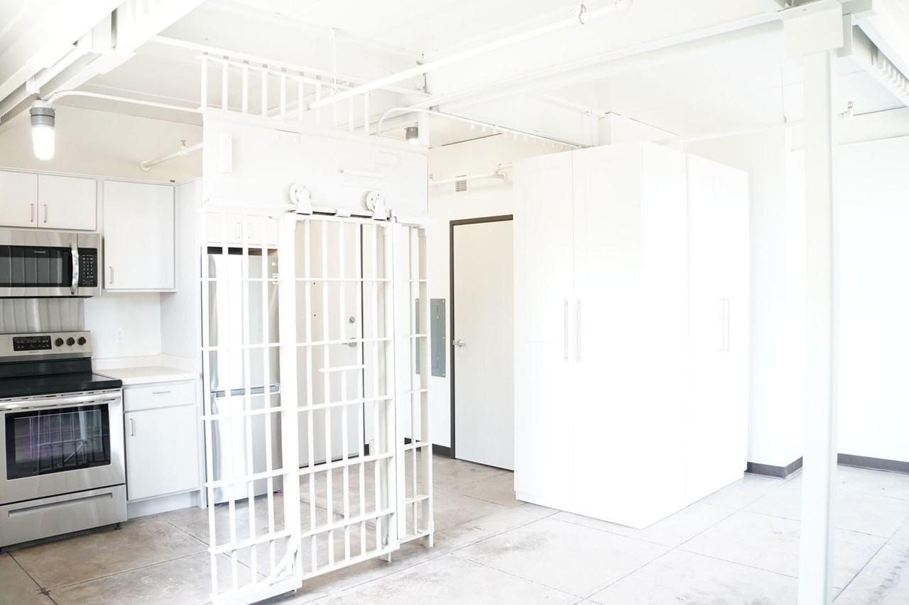 521 W 2nd Street - Photo 2 of 31